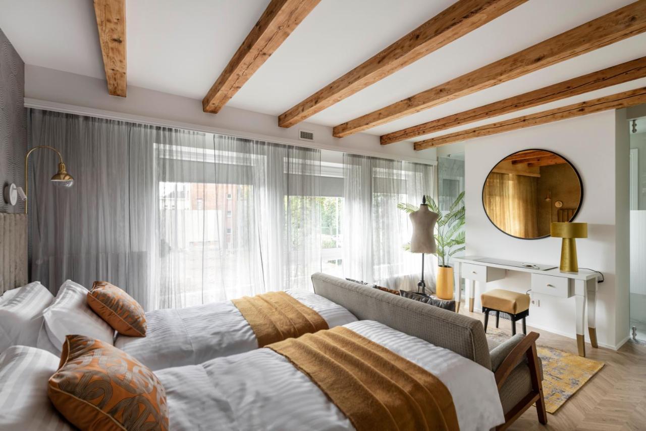 Suite With Private Bathroom At Three Bedroom Interwar Villa Grabyte With Daily Spaces To Share By Pine Forest On The Bank Of The River- 8Min By Car From Old Town Kaunas Exterior foto