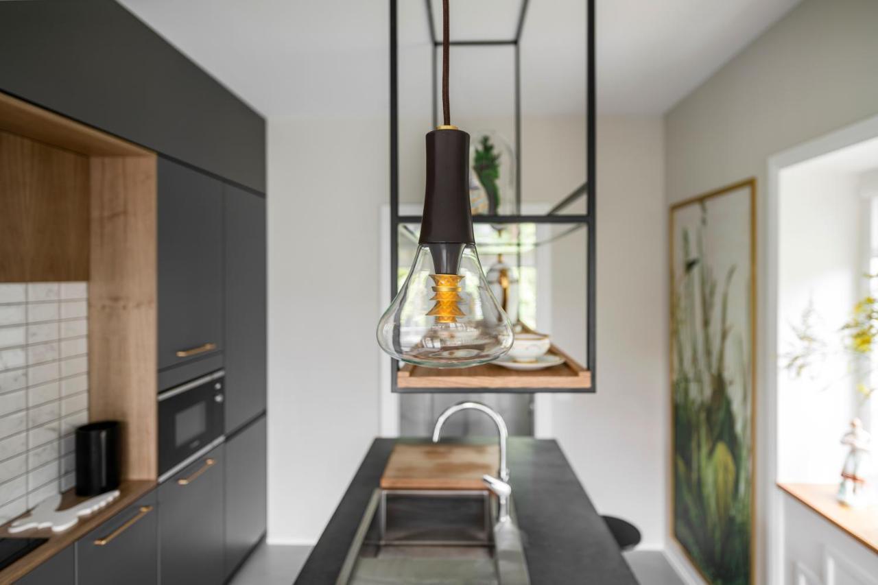 Suite With Private Bathroom At Three Bedroom Interwar Villa Grabyte With Daily Spaces To Share By Pine Forest On The Bank Of The River- 8Min By Car From Old Town Kaunas Exterior foto