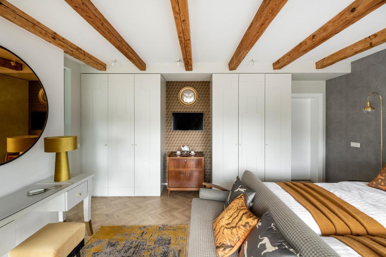Suite With Private Bathroom At Three Bedroom Interwar Villa Grabyte With Daily Spaces To Share By Pine Forest On The Bank Of The River- 8Min By Car From Old Town Kaunas Exterior foto