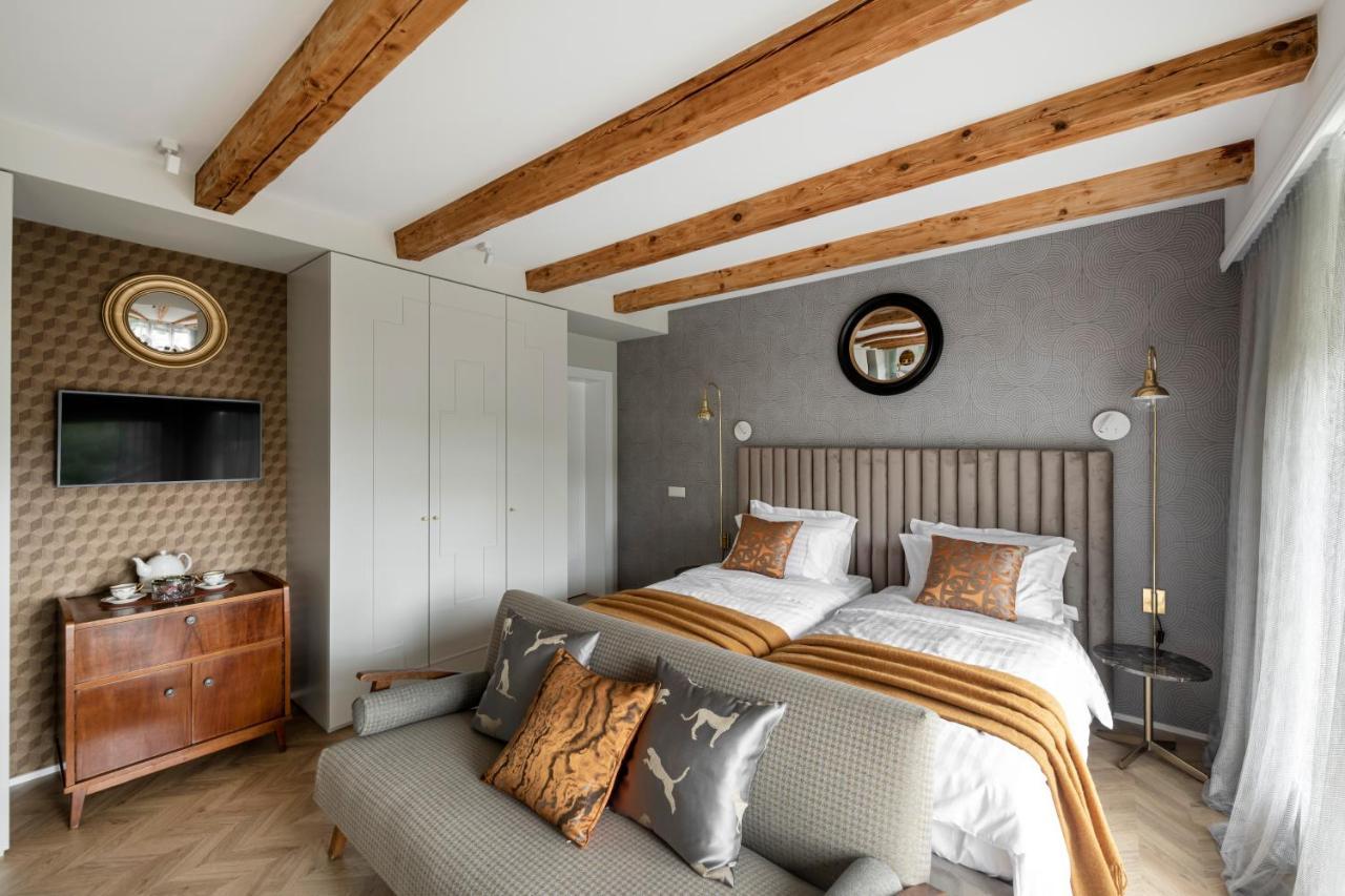 Suite With Private Bathroom At Three Bedroom Interwar Villa Grabyte With Daily Spaces To Share By Pine Forest On The Bank Of The River- 8Min By Car From Old Town Kaunas Exterior foto