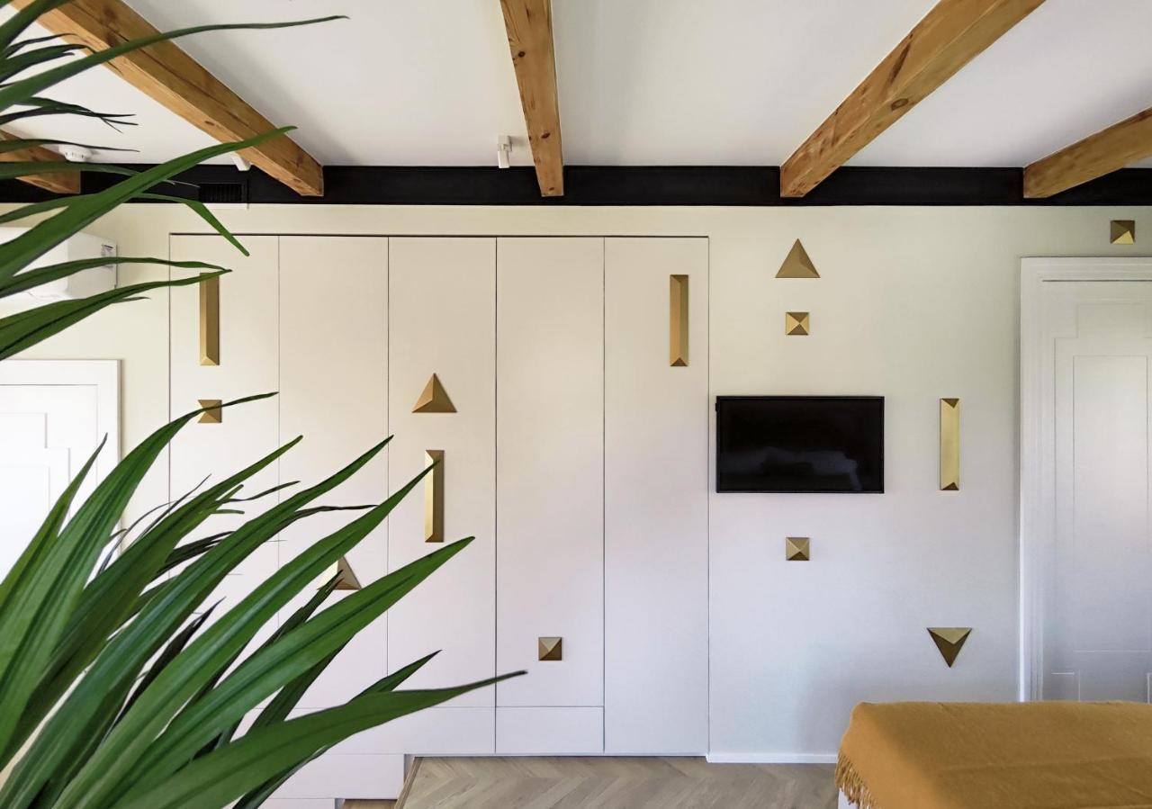 Suite With Private Bathroom At Three Bedroom Interwar Villa Grabyte With Daily Spaces To Share By Pine Forest On The Bank Of The River- 8Min By Car From Old Town Kaunas Exterior foto