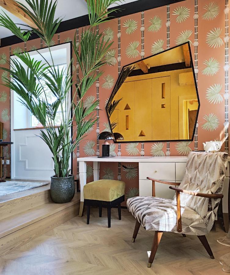 Suite With Private Bathroom At Three Bedroom Interwar Villa Grabyte With Daily Spaces To Share By Pine Forest On The Bank Of The River- 8Min By Car From Old Town Kaunas Exterior foto