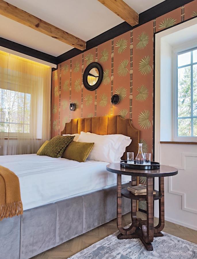 Suite With Private Bathroom At Three Bedroom Interwar Villa Grabyte With Daily Spaces To Share By Pine Forest On The Bank Of The River- 8Min By Car From Old Town Kaunas Exterior foto